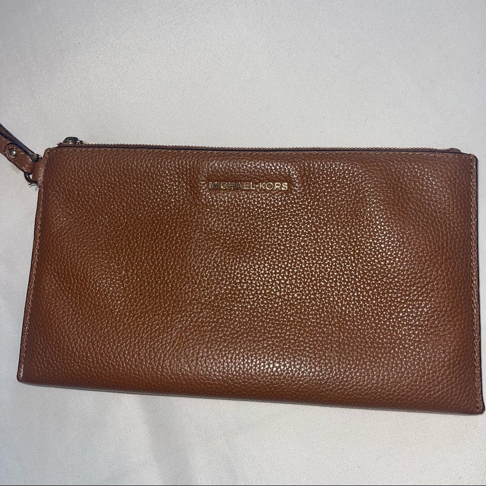 Micheal Kors wristlet